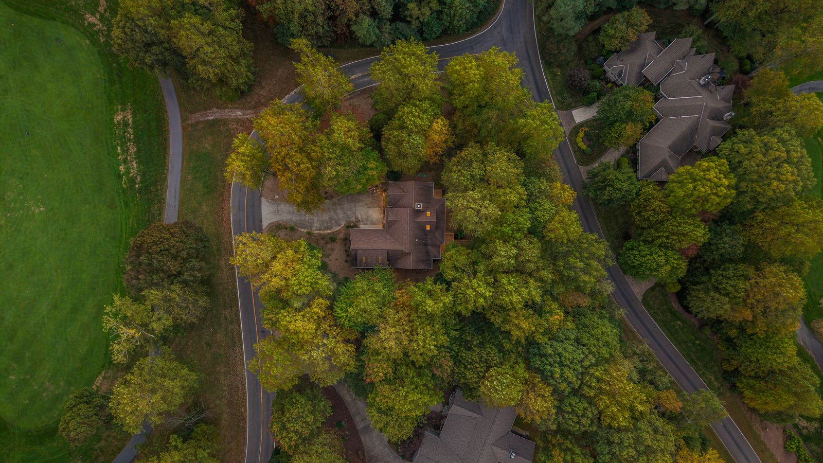 Overhead aerial of the corner lot beside the fairway